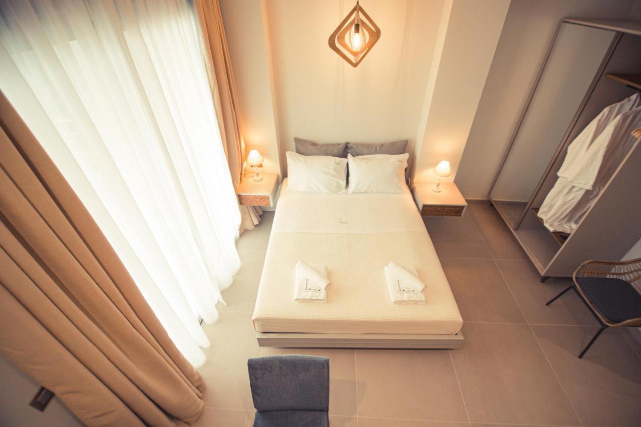 Io Luxury Pool & Hot Tub Suites Превеза Екстериор снимка