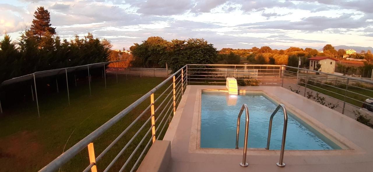 Io Luxury Pool & Hot Tub Suites Превеза Екстериор снимка